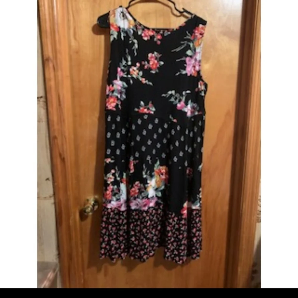 Floral light-weight flowy dress - Picture 2 of 4